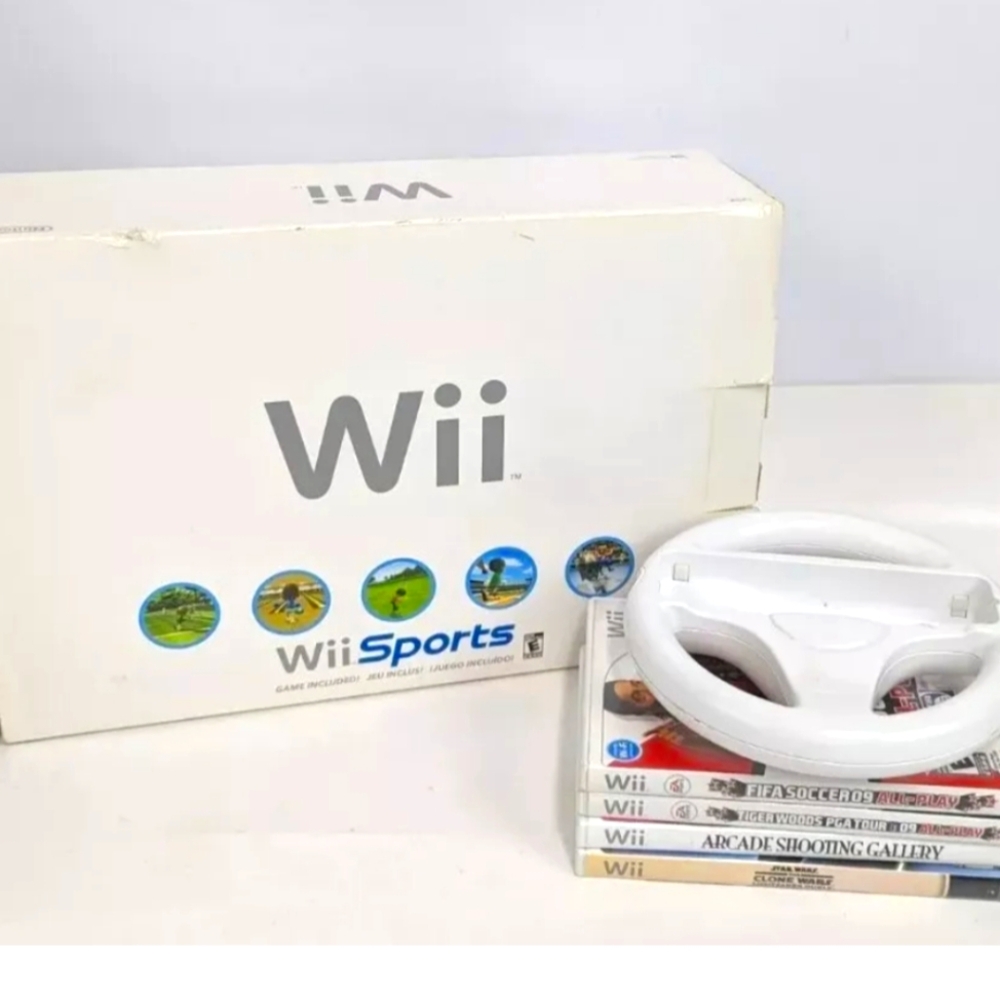 Nintendo Wii Console RVL-001  With Box And 4 Games, White